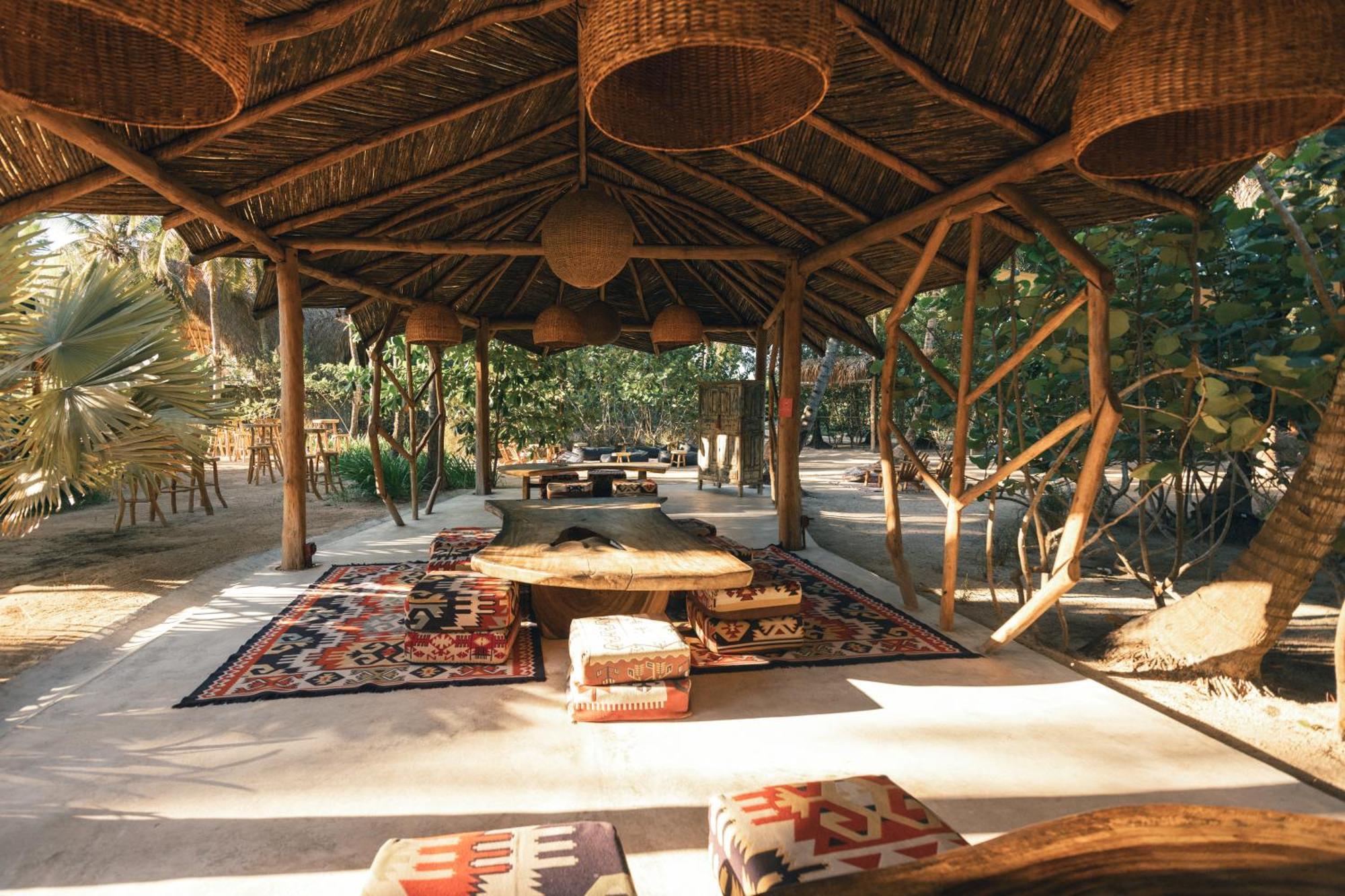 Eteka Slow Adults Only 4*