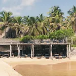 Éteka Slow Beach Hotel